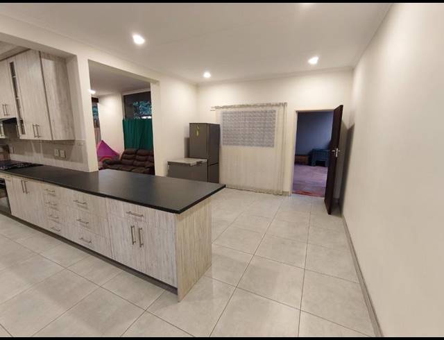 4 BEDROOM HOUSE FOR SALE IN SINOVILLE